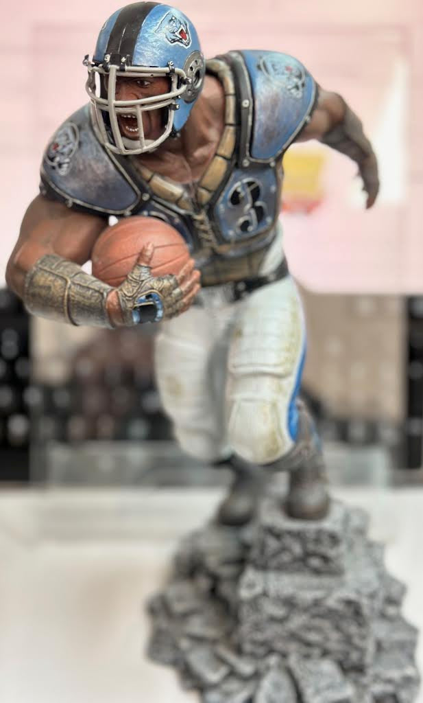 NECA Gears of War 3 "Thrashball Cole" Hand Painted Resin Statue Amazon Exclusive -RARE FIND-