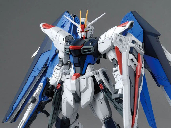 Gundam Model Kit: MG 1/100 - Freedom Gundam Ver. 2.0