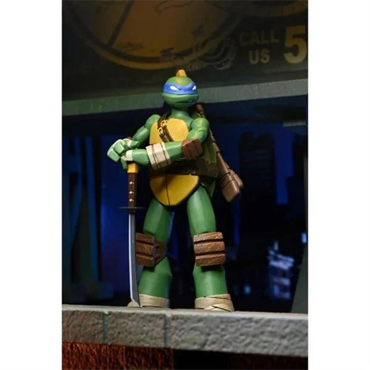 TMNT: 2012 CARTOON ULTIMATE - LEONARDO (7IN SCALE AF)