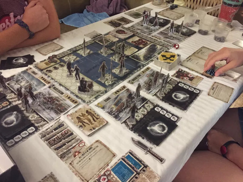 Dead of Winter: A Crossroads Game (2014)